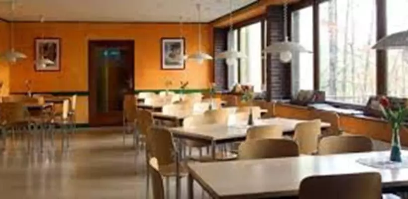 هتل Jugendherberge Ernst Reuter