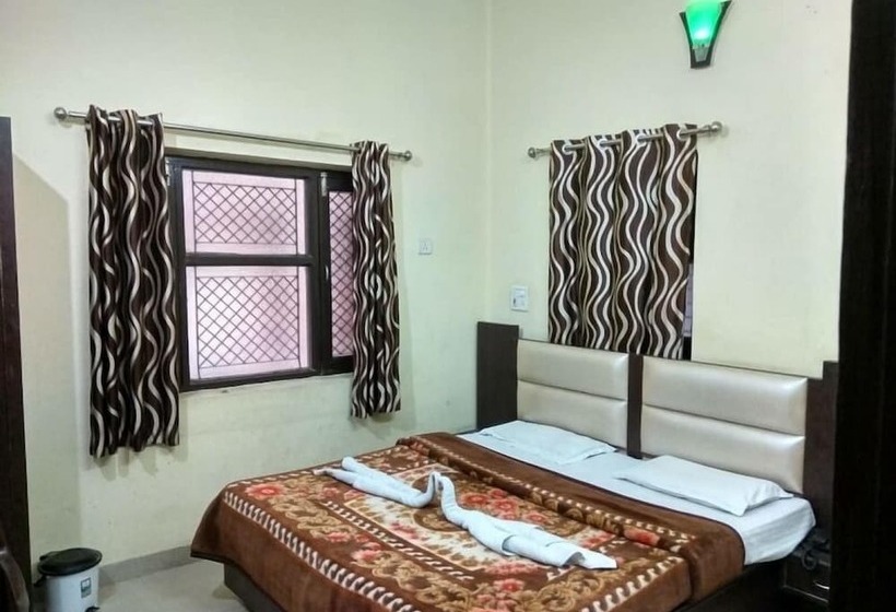 هتل Madhuban Guest House