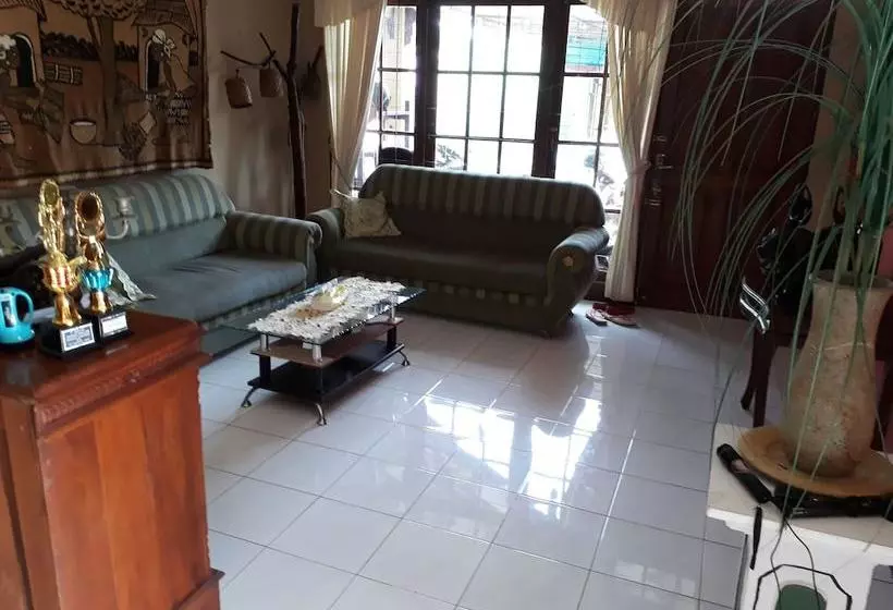 ホテル Villa Yukie Senggigi