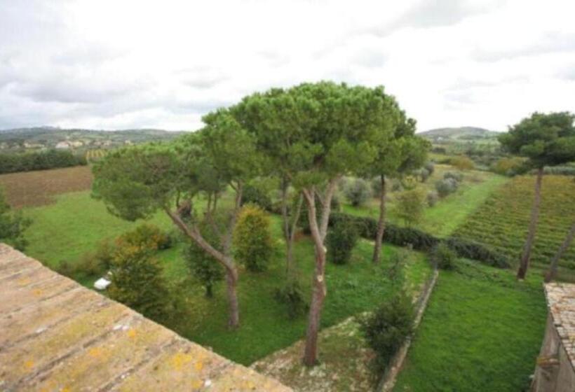 בית מלון כפרי Antico Borgo La Commenda