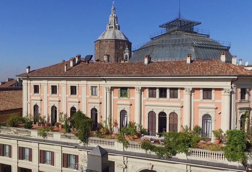 هتل Arnaboldi Palace