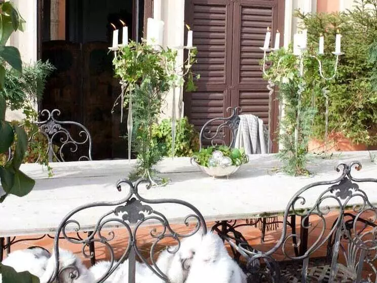 هتل Arnaboldi Palace