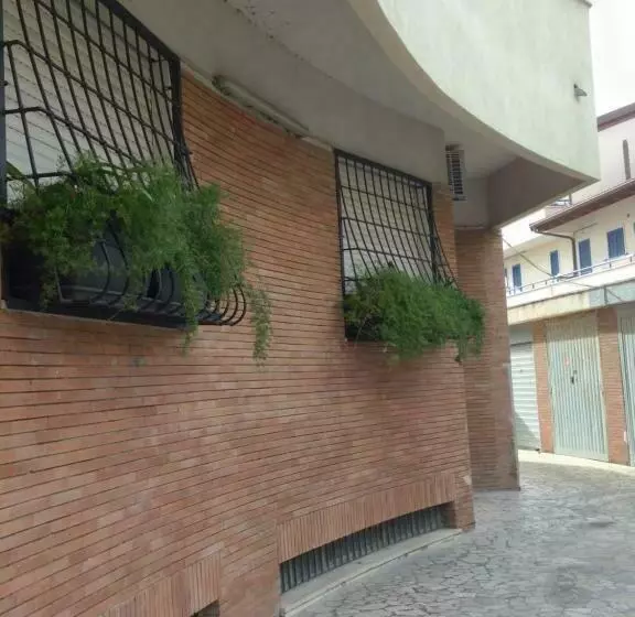 هتل Flores B&b