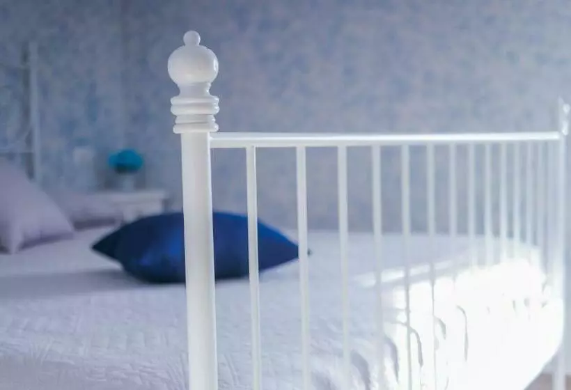 هتل Flores B&b