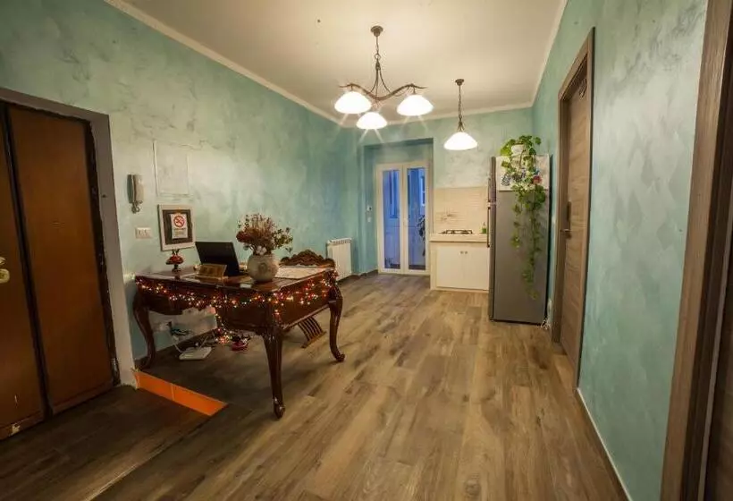هتل Iris Guest House
