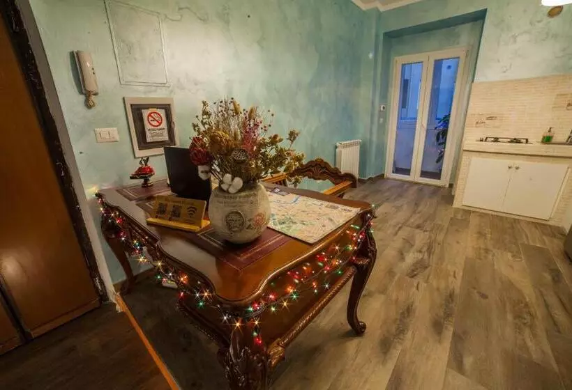هتل Iris Guest House