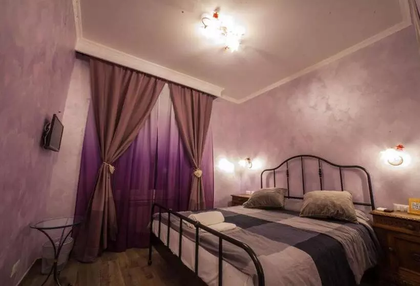 هتل Iris Guest House