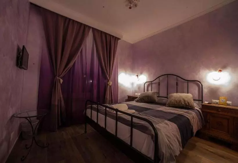 هتل Iris Guest House