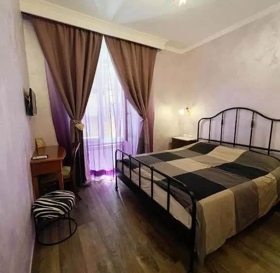 هتل Iris Guest House