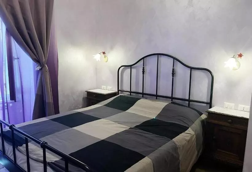 هتل Iris Guest House