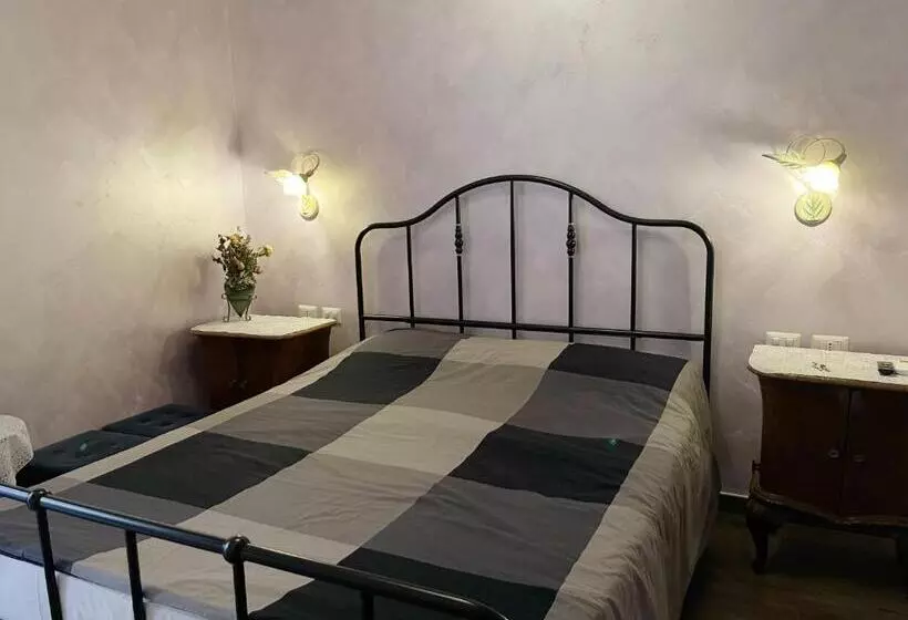 هتل Iris Guest House
