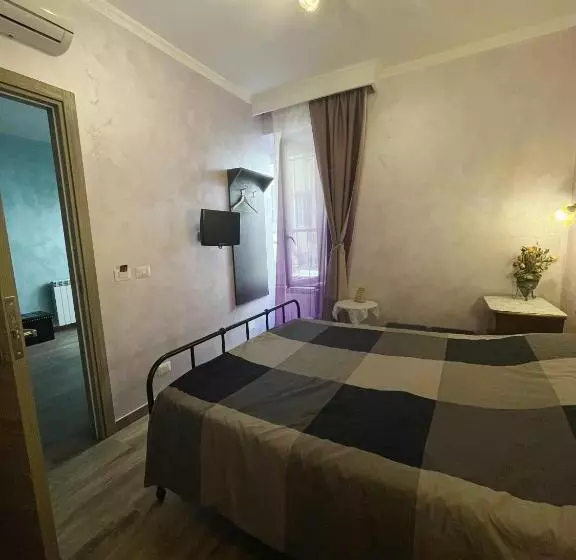 هتل Iris Guest House
