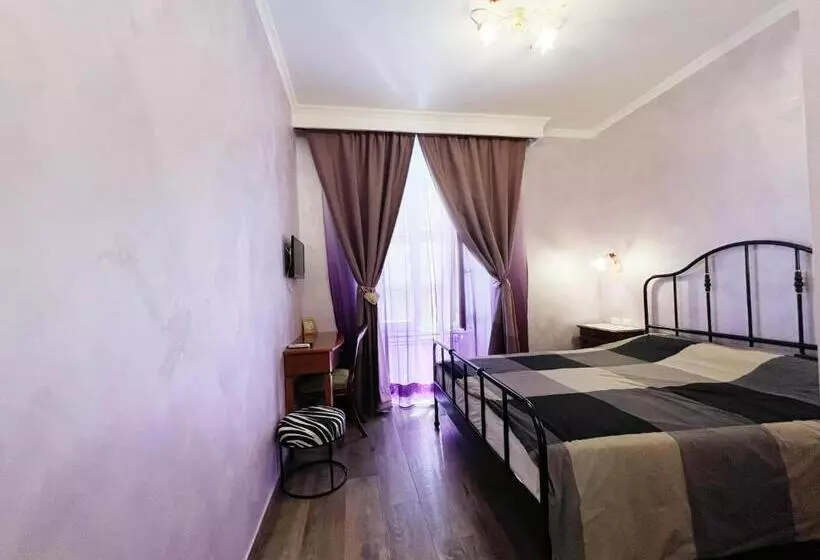 هتل Iris Guest House