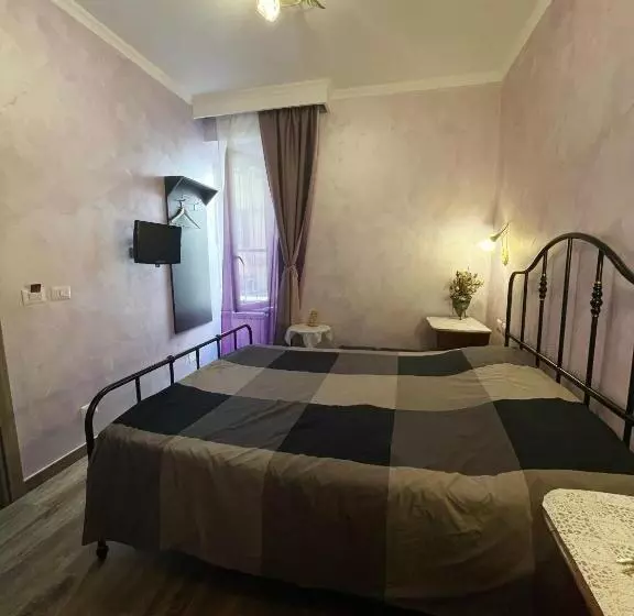 هتل Iris Guest House