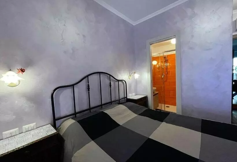 هتل Iris Guest House