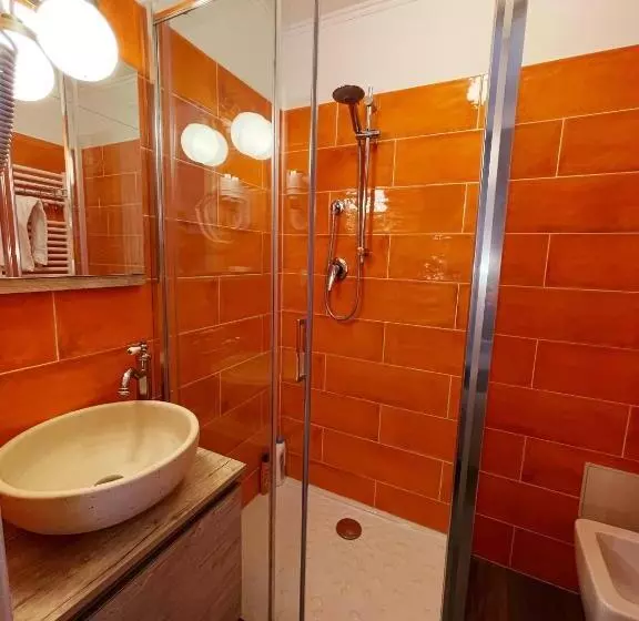هتل Iris Guest House
