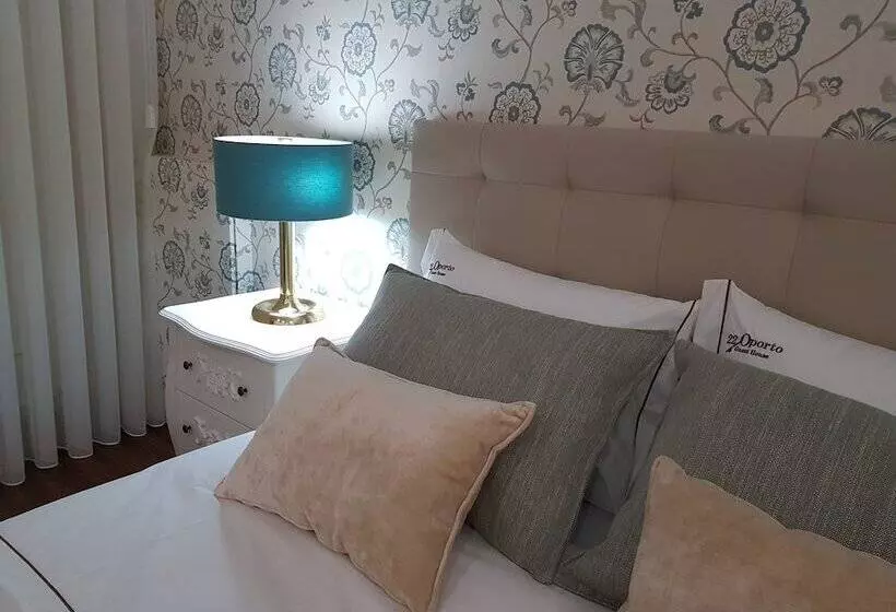 Hotelli 22 Oporto Guesthouse