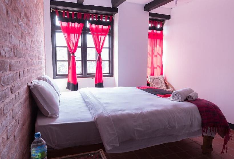 هتل Lumbini Heritage Home