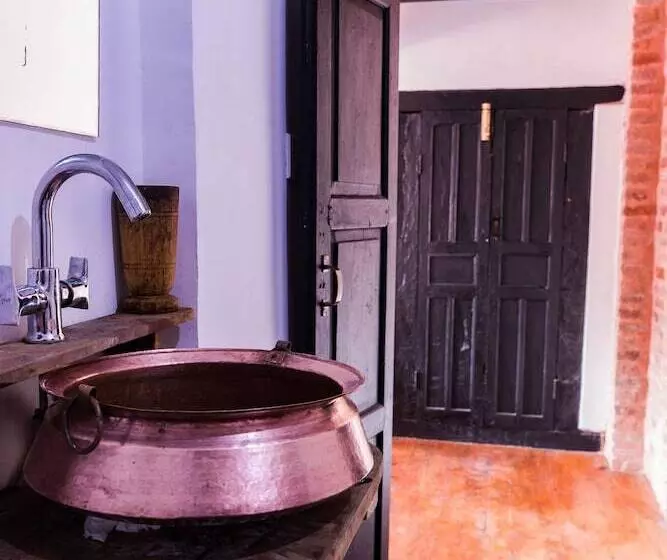 هتل Lumbini Heritage Home