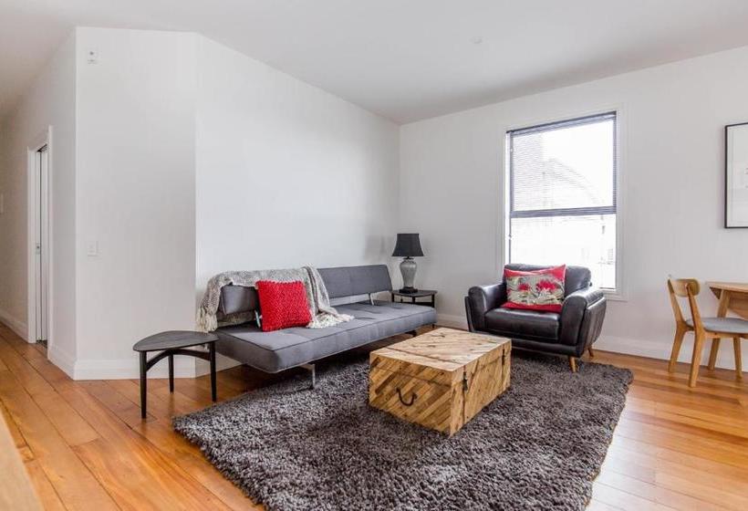 בית מלון כפרי The Provincial Apartments