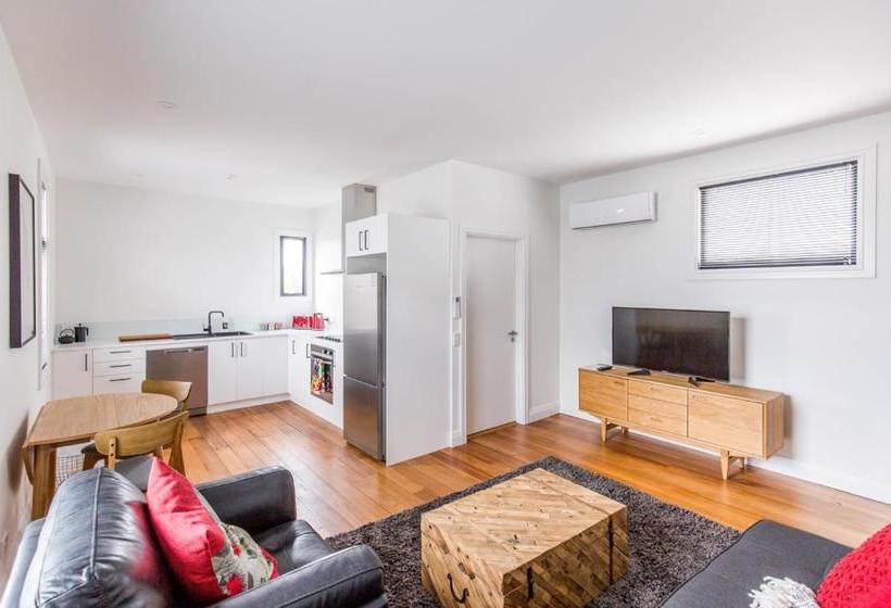 בית מלון כפרי The Provincial Apartments