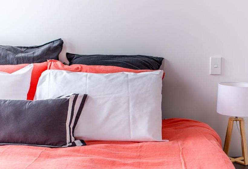 בית מלון כפרי The Provincial Apartments