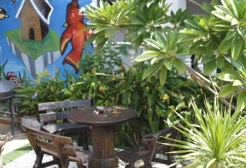 هتل 3 Little Birds Home, 100meter To Jonkerwalk