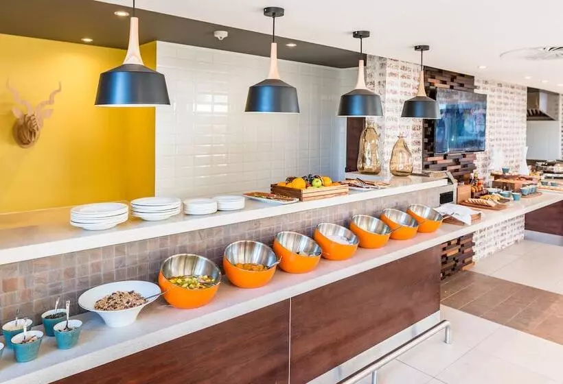 هتل Town Lodge Windhoek, Namibia