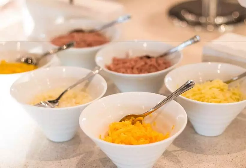 هتل Town Lodge Windhoek, Namibia