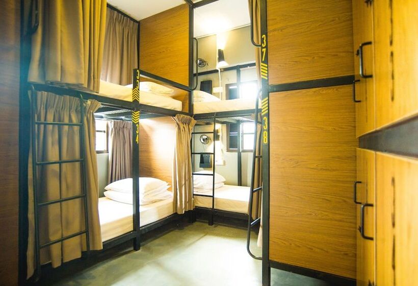 ホテル Traveller Bunker Hostel 1
