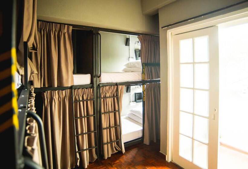 ホテル Traveller Bunker Hostel 1