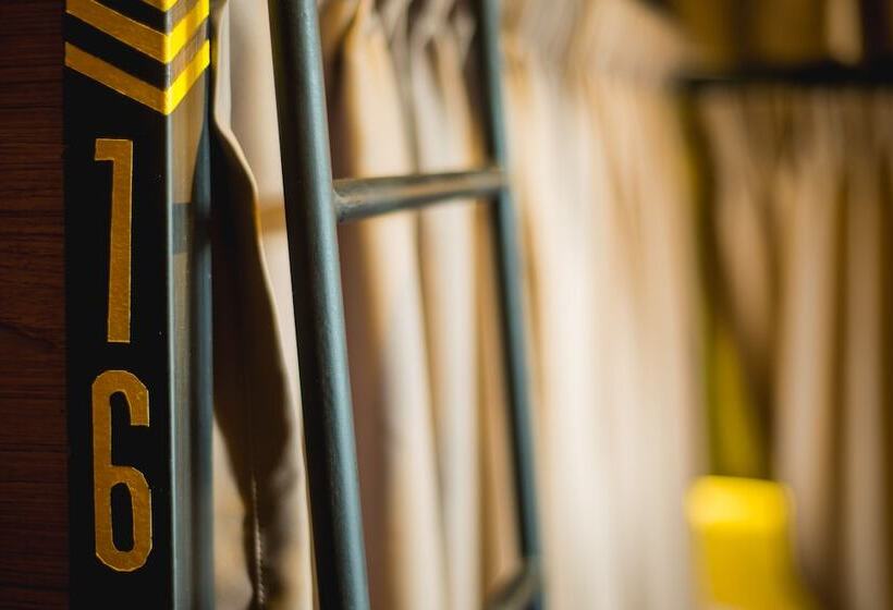 ホテル Traveller Bunker Hostel 1