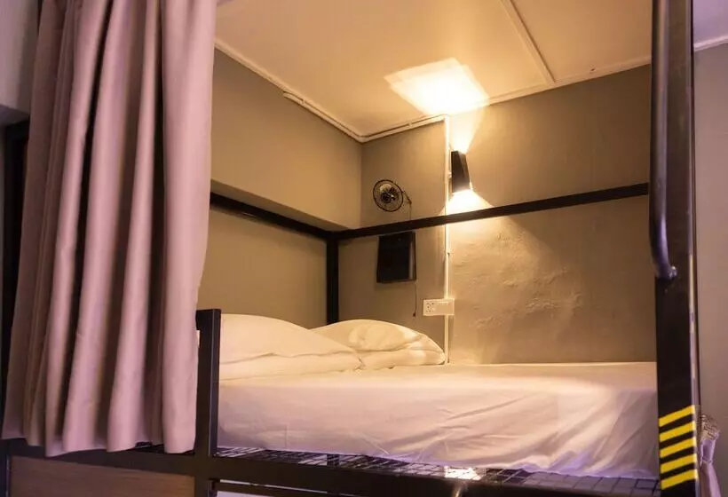 ホテル Traveller Bunker Hostel 1