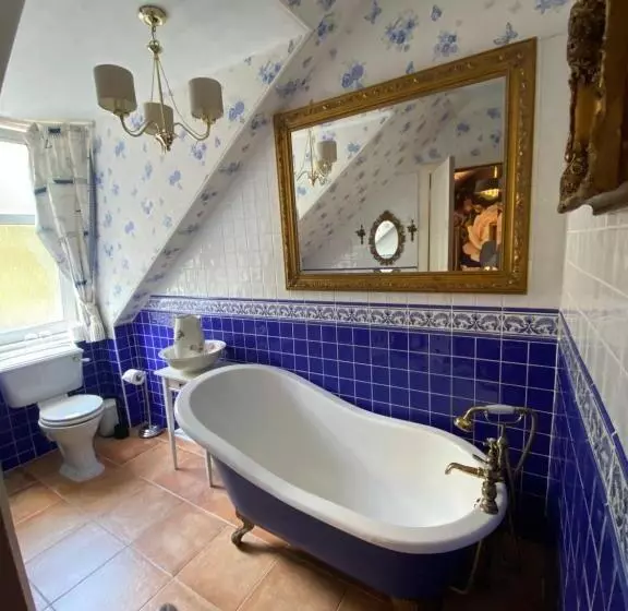 Hotelli Alltavona House