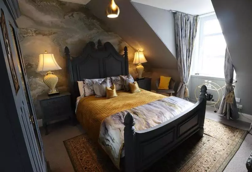 Hotelli Alltavona House
