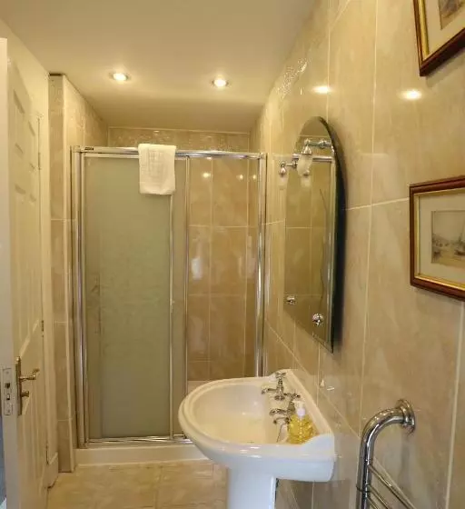 Hotelli Alltavona House