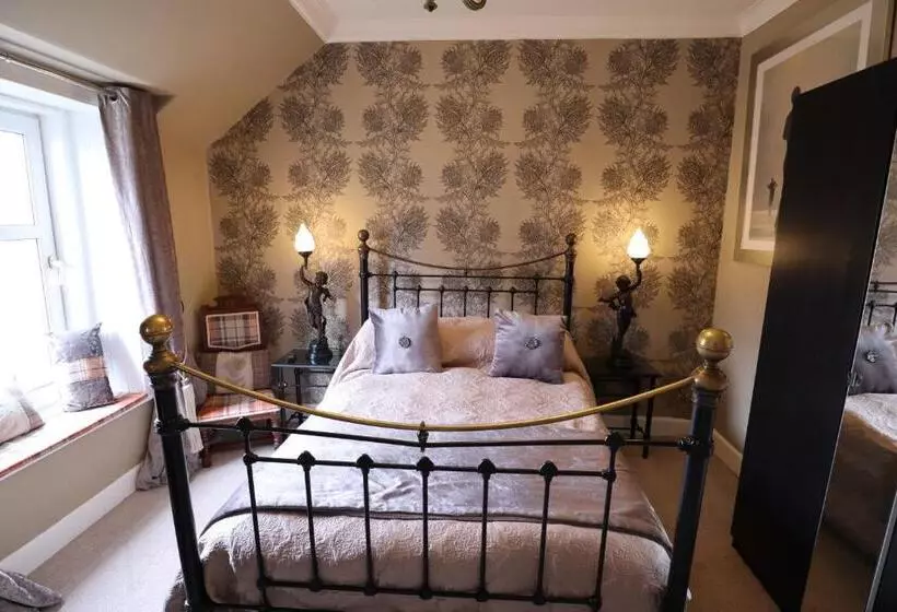 Hotelli Alltavona House