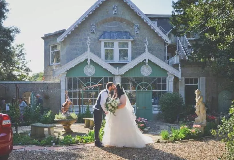 Hotelli Enchanted Manor
