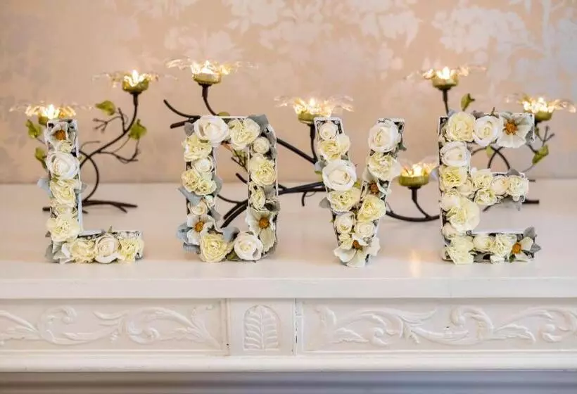Hotelli Enchanted Manor