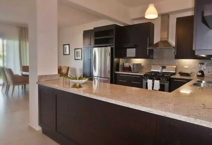 ホテル Instyle Residences At Infiniti Blu