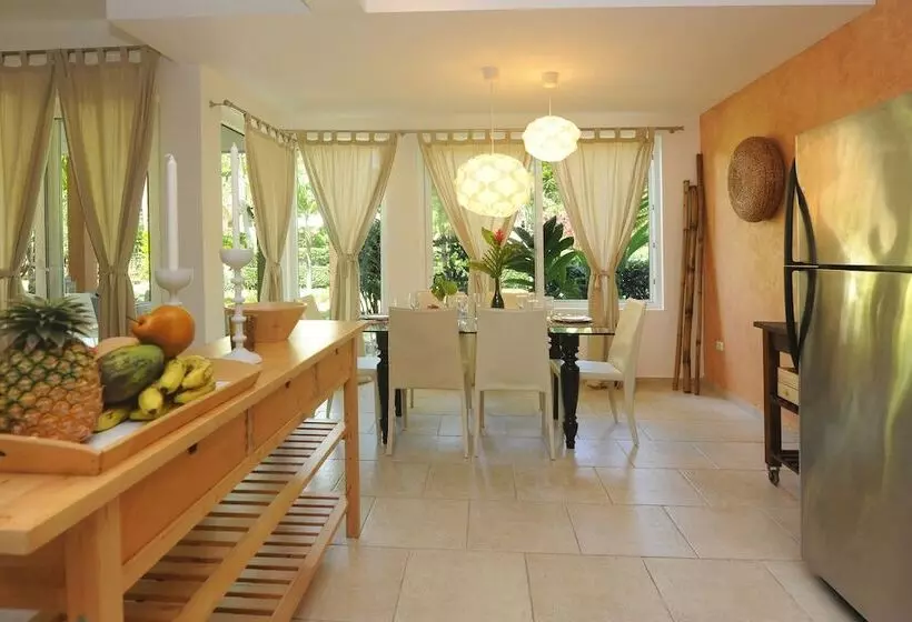 ホテル Instyle Residences At Infiniti Blu