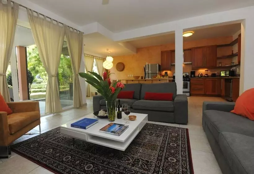 ホテル Instyle Residences At Infiniti Blu