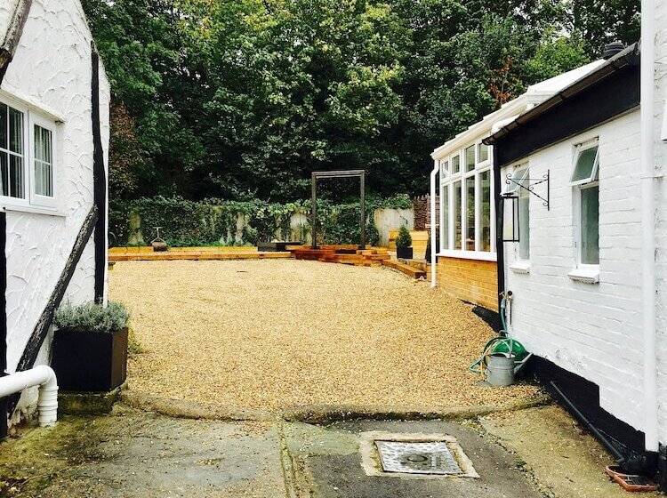 Otel Pear Tree Inn Pear & Olive