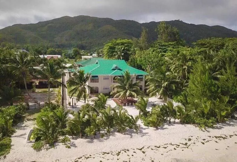 هتل Seashell Beach Villa