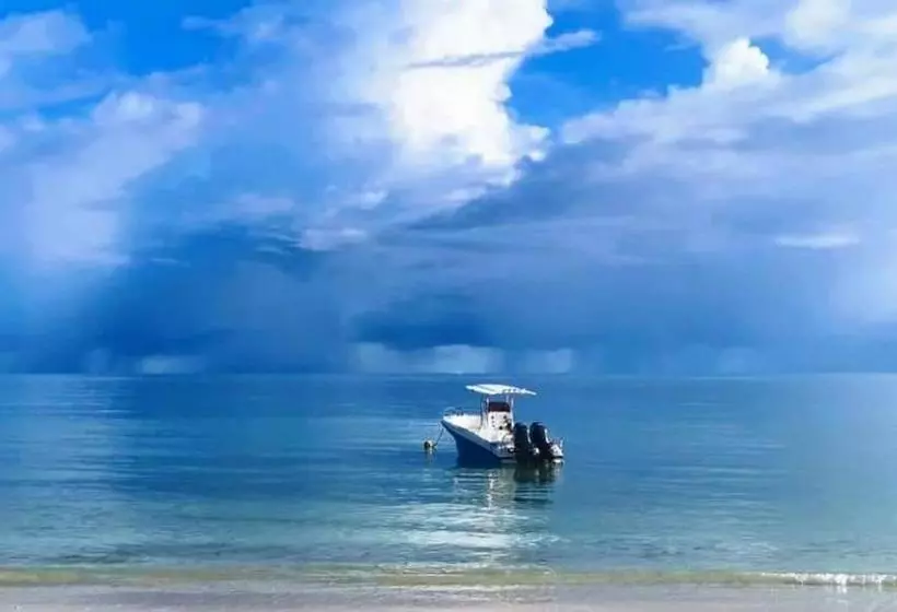 هتل Seashell Beach Villa