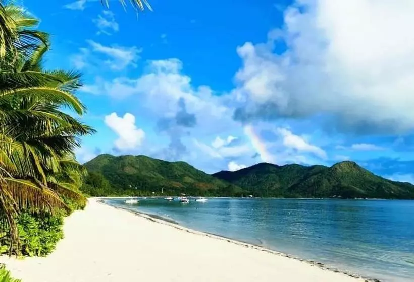 هتل Seashell Beach Villa