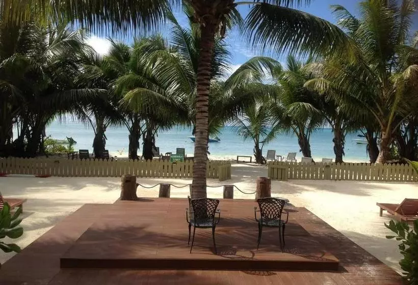 هتل Seashell Beach Villa