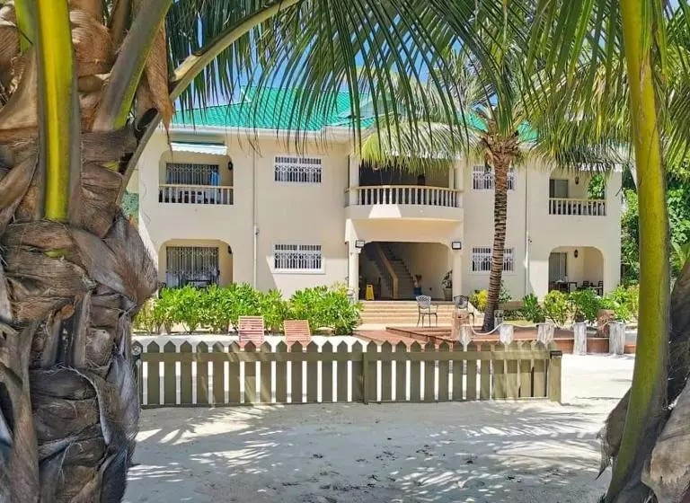 هتل Seashell Beach Villa