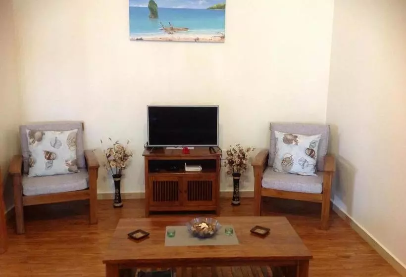 هتل Seashell Beach Villa