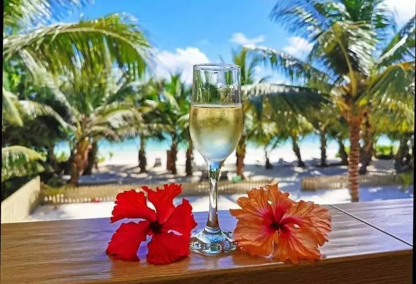 هتل Seashell Beach Villa